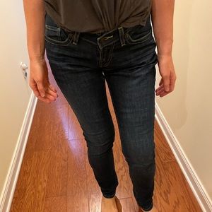 Levi’s Curvy Cut Jeans in dark wash size 1M